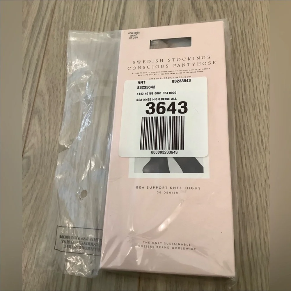 NWT Anthropologie Bea knee high beige stockings❤️❤️❤️❤️
